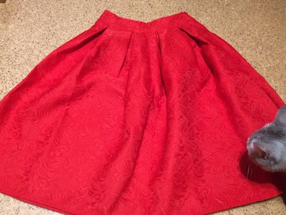 Красная стильная юбка
